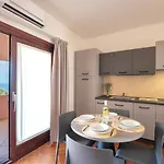 Isa-residence With Swimming-pool In Isola Rossa, With Air Conditioning And Private Outdoor Area アパートホテル