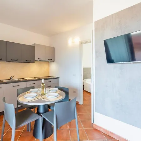 Isa-residence With Swimming-pool In Isola Rossa, With Air Conditioning And Private Outdoor Area Apartahotel Isola Rossa (Sassari)