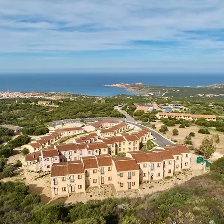 Isa-residence With Swimming-pool In Isola Rossa, With Air Conditioning And Private Outdoor Area 아파트호텔
