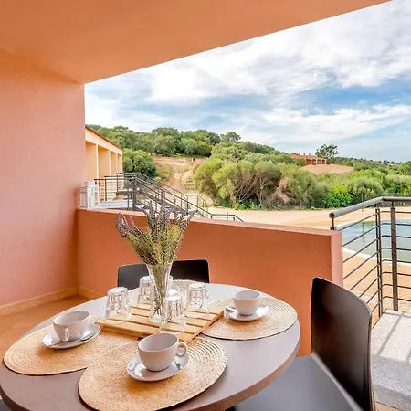 מלון דירות Isa-residence With Swimming-pool In Isola Rossa, With Air Conditioning And Private Outdoor Area