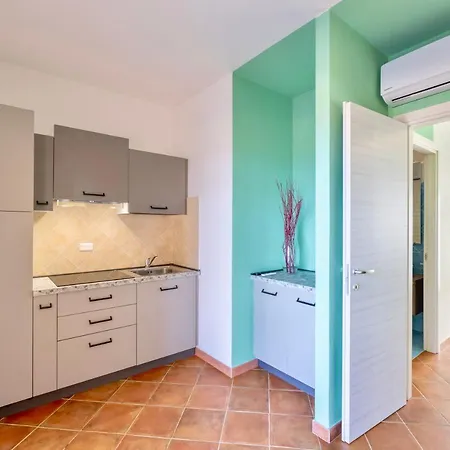 מלון דירות Isa-residence With Swimming-pool In Isola Rossa, With Air Conditioning And Private Outdoor Area