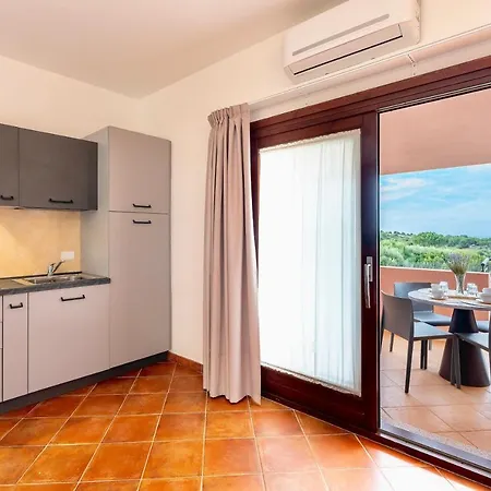 Isa-residence With Swimming-pool In Isola Rossa, With Air Conditioning And Private Outdoor Area Ξενοδοχείο με διαμερίσματα 3*