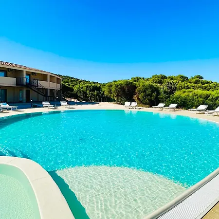 Ξενοδοχείο με διαμερίσματα Isa-residence With Swimming-pool In Isola Rossa, With Air Conditioning And Private Outdoor Area 3*