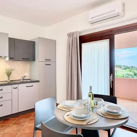 Isa-residence With Swimming-pool In Isola Rossa, With Air Conditioning And Private Outdoor Area Apartmanhotel
